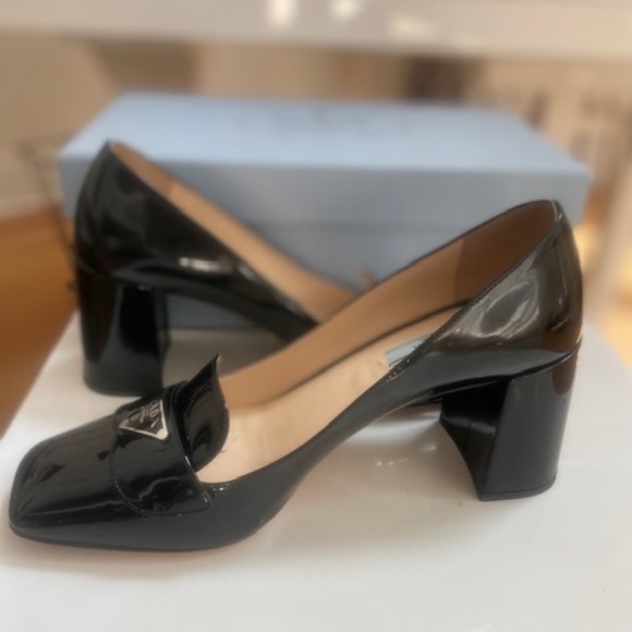 $995- PRADA Vernice Patent Loafer Black Pumps /  Logo - Picture 3 of 12
